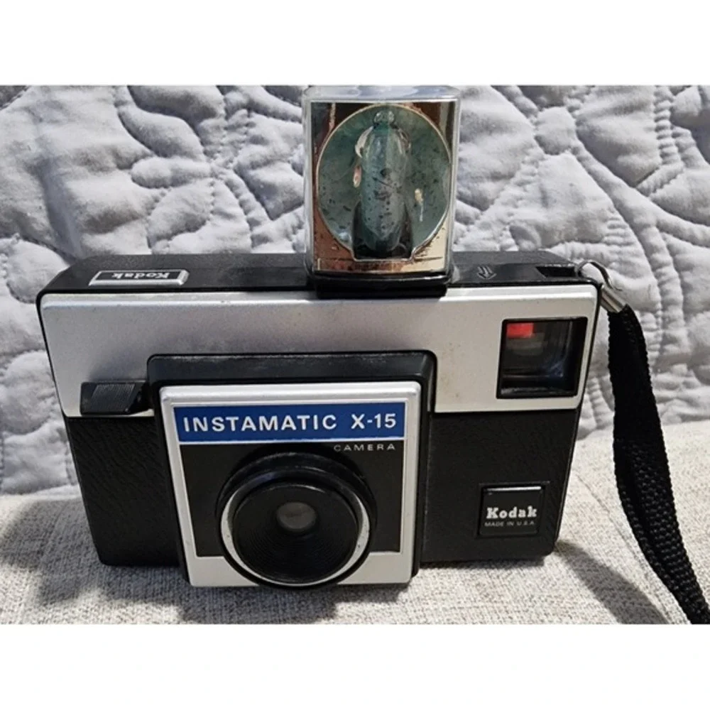 Vintage Kodak Instamatic‎ X-15 Camera w/ Flash Retro not working/ parts only
